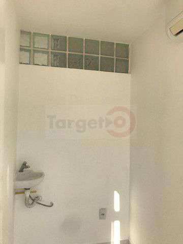 Conheça Oportunidade na Barra da Tijuca: Sala Comercial no Golden Center - 017 - 27 27