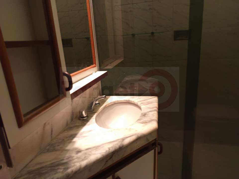 Conheça Excelente Apartamento na Praia de Copacabana Posto 4 Rua Constante Ramos - 019 - 22 22