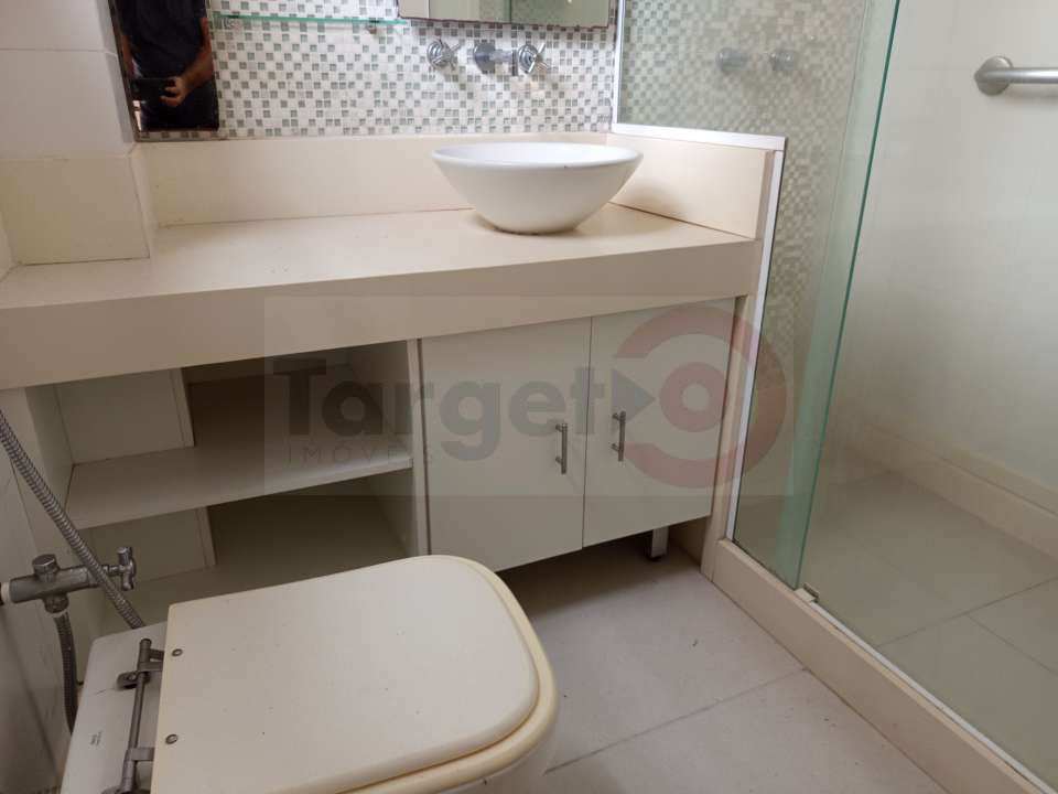 Conheça Excelente Apartamento na Praia de Copacabana Posto 4 Rua Constante Ramos - 019 - 26 26