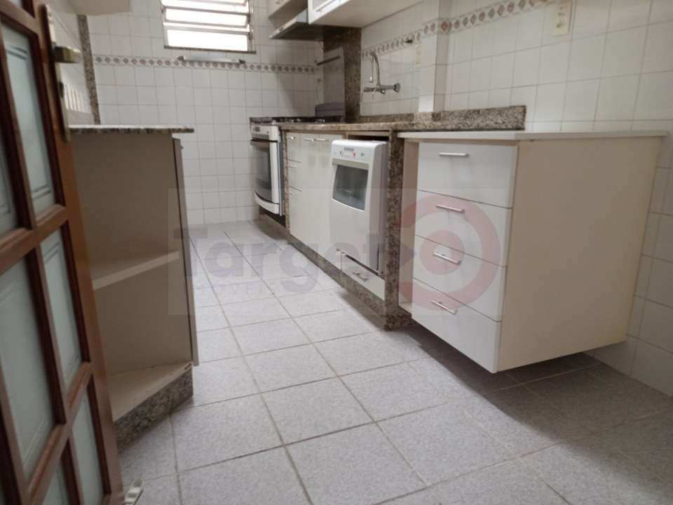 Conheça Excelente Apartamento na Praia de Copacabana Posto 4 Rua Constante Ramos - 019 - 28 28