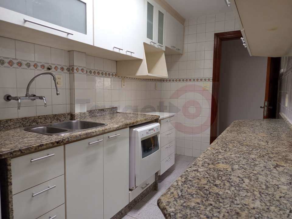 Conheça Excelente Apartamento na Praia de Copacabana Posto 4 Rua Constante Ramos - 019 - 33 33