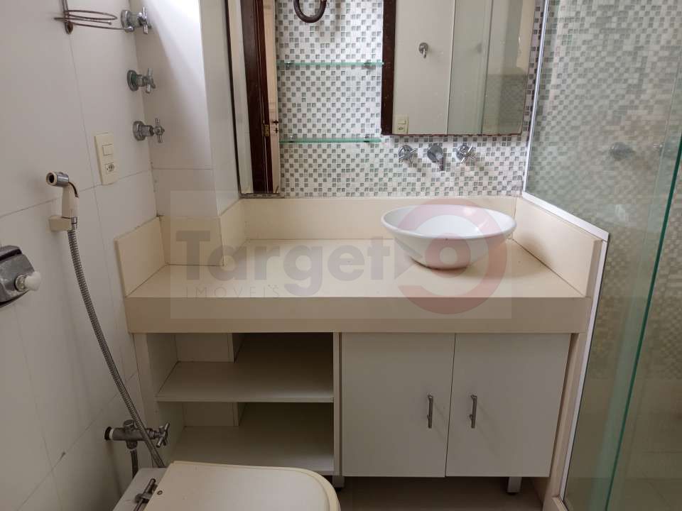 Conheça Excelente Apartamento na Praia de Copacabana Posto 4 Rua Constante Ramos - 019 - 68 68