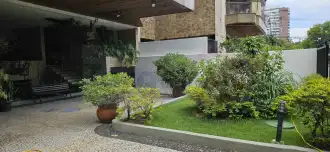 Jardins do prédio - 77