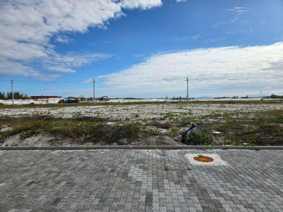Conheça Lote à venda Av Roberto Silveira,Arraial do Cabo,RJ - R$ 180.000 - WCBPS - 3 3