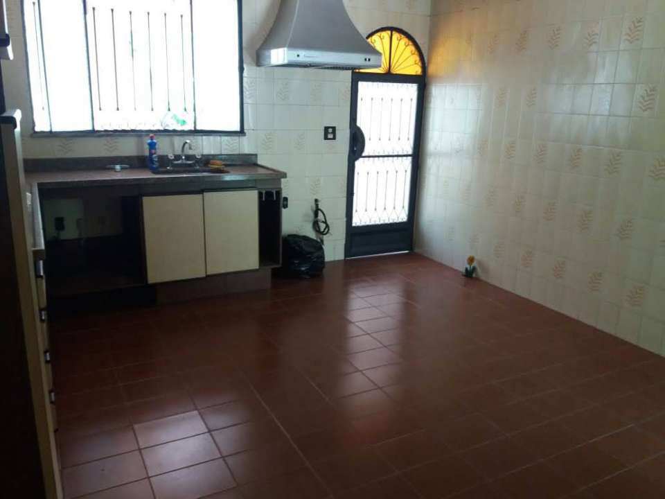 Conheça Excelente Casa na Penha -Venda - 1013 - 12 12
