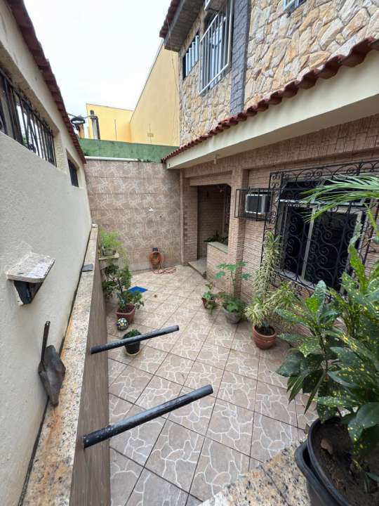 Conheça Frente da primeira casa frontal do imóvel - Excelentes Duas Casas no mesmo Terreno, Amplo Terraço na Penha Circular-Venda - 1050 - 2 Frente da primeira casa frontal - 2