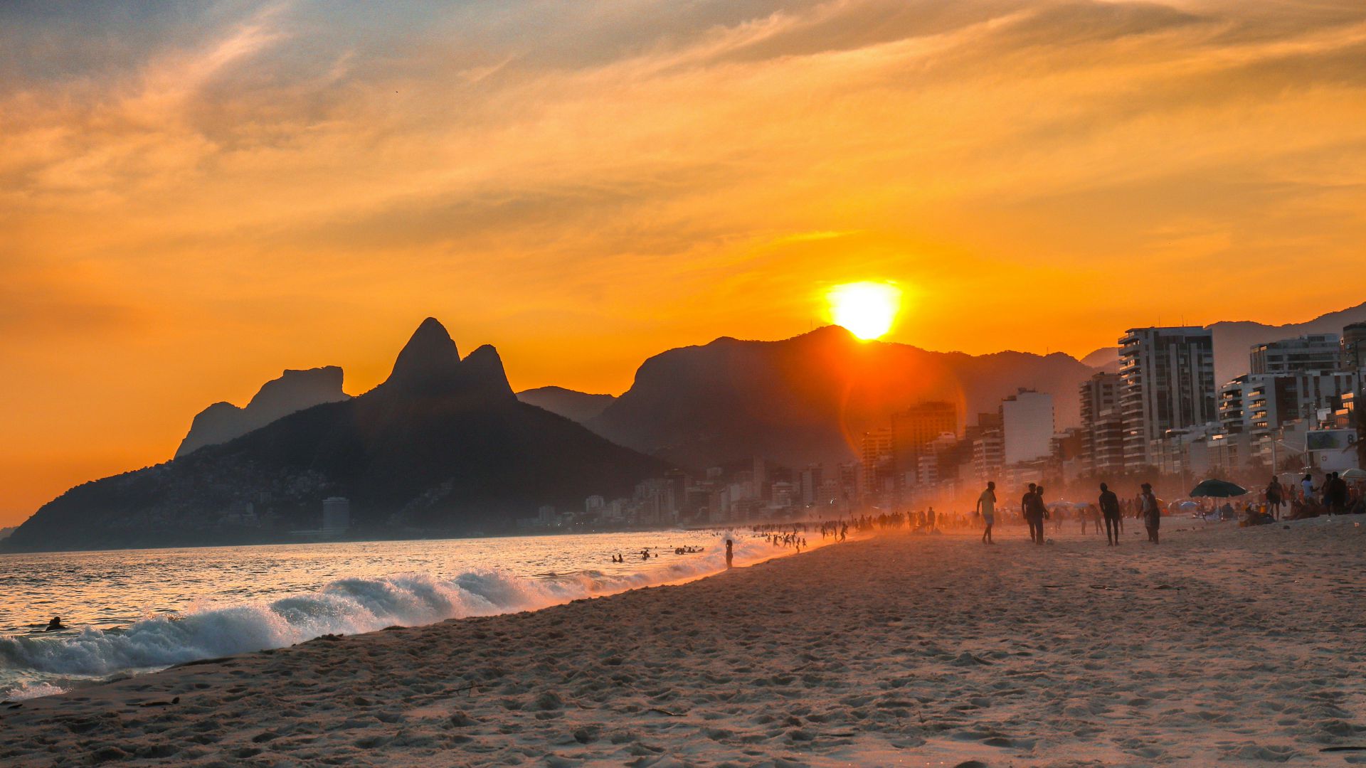 Litoral carioca ao pôr do sol